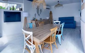 Bel Appartement Sur Le Port Avec Jardin